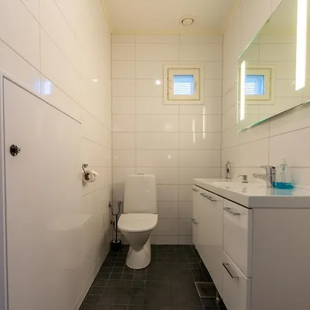 Kotokuusi 4 - Ulkoilijoiden Suosikkikohde, Sisaeltaeae Siivouksen Ja Wifin *